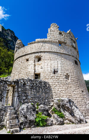 Ein Blick auf die Bastione Fort über Riva Del Garda am Gardasee, Italien Stockfoto