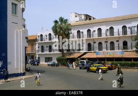 Genale de Gaulle Straße und Hotel De La Poste, Ile de Saint Louis, Senegal Stockfoto