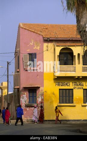 Insel Saint Louis, Straßenszene, Senegal, Afrika Stockfoto