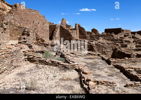 Pueblo Bonito im Chaco National Historic Park in New Mexiko erreichte fünf Geschichten und hatte mehr als 800 Zimmer. Stockfoto