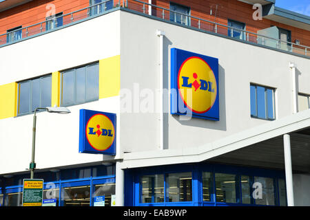 Lidl-Supermarkt, Headley Road, Woodley, Berkshire, England, Vereinigtes Königreich Stockfoto