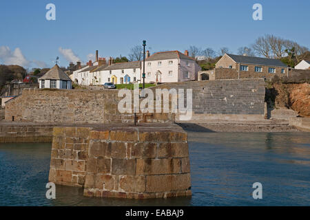 Ein Blick über den Hafen in Charlestown Cornwall Stockfoto