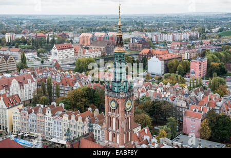 Blick auf die Altstadt vom Turm der Basilika der seligen Jungfrau Mariä (Marienkirche) in Danzig, Polen Stockfoto