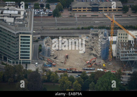 Eine Luftaufnahme des Gebäudeabbruch in Lesung Stockfoto