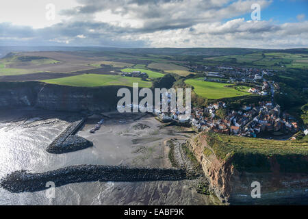Eine Luftaufnahme von der North Yorkshire Küste Dorf Staithes Stockfoto