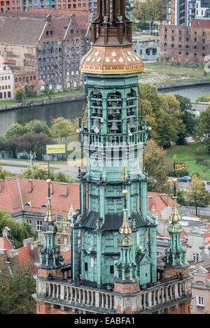 Blick auf die Altstadt vom Turm der Basilika der seligen Jungfrau Mariä (Marienkirche) in Danzig, Polen Stockfoto