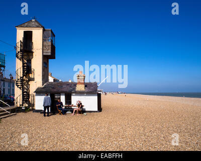 Die südlichen Aussichtspunkt am Strand Aldeburgh Suffolk England Stockfoto