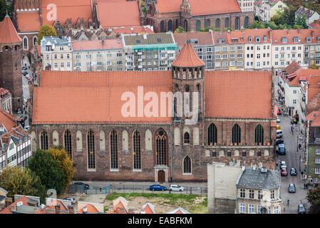 St.-Nikolaus Kirche - Blick vom Turm der Basilika der Himmelfahrt der Jungfrau Maria (Marienkirche), Gdansk, Polen Stockfoto