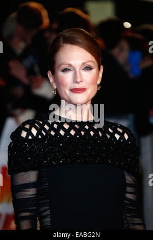 London, Großbritannien. 11. November 2014. Julianne Moore besucht die Weltpremiere von The Hunger Games: Mockingjay Teil 1 11. November 2014 in London, Großbritannien. Foto: Hubert Boesl Live News WIRE SERVICE/Dpa/Alamy Stockfoto