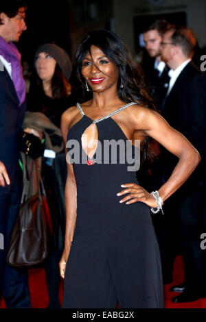 London, Großbritannien. 11. November 2014. Sinitta besucht die Weltpremiere von The Hunger Games: Mockingjay Teil 1 11. November 2014 in London, Großbritannien. Foto: Hubert Boesl Live News WIRE SERVICE/Dpa/Alamy Stockfoto