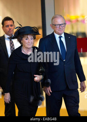 Amsterdam, Niederlande. 10. November 2014. Niederländischen Prinzessin Margriet und Pieter van Vollenhoven Ehemann besuchen die nationale Gedenkfeier auf dem RAI Congress Centre in Amsterdam, die Niederlande, 10. November 2014, für die Opfer der Malaysian Airlines Flug MH17, die am 17. Juli in der Ostukraine abgestürzt. Foto: RPE/Albert Nieboer/kein Draht-SERVICE Credit: Dpa picture-Alliance/Alamy Live News Stockfoto