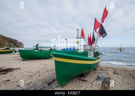 Fischerboote am Strand der Ostsee in Orlowo Bezirk in der Stadt Gdynia, Polen Stockfoto