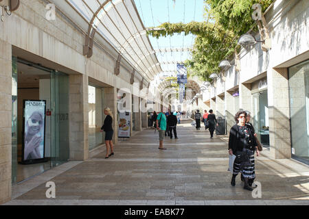 Shopping-Fans und Touristen am Mamilla Einkaufsstraße Stockfoto