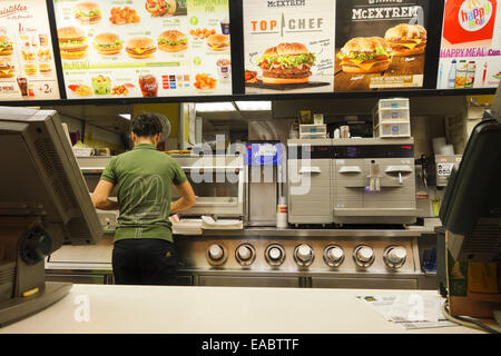 Zähler im Mcdonald's Restaurant in Malaga, Spanien. Stockfoto