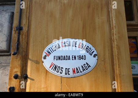 Melden von bar alte Taverne Antigua Casa de Guardia oder Casa Flores älteste Bodega in Malaga, Andalusien, Spanien. Stockfoto