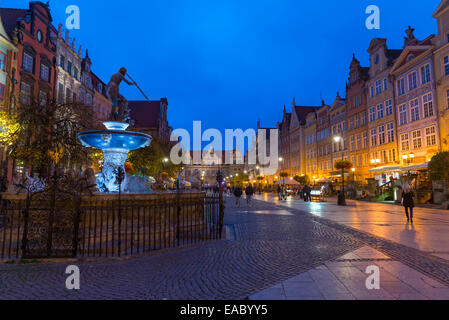 Danzig, Polen - 22. Oktober 2014: Wahrzeichen von Danzig - Neptun-Brunnen im historischen Stadtzentrum. Stockfoto