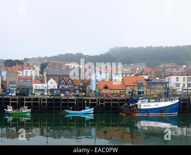 Drei Fischerboote im Hafen von Scarborough. Stockfoto