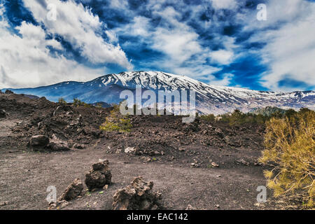 Der Ätna ist mit 3323 m Europas höchste und aktivste Vulkan, Sizilien, Italien, Europa Stockfoto