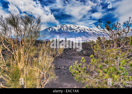 Der Ätna ist mit 3323 m Europas höchste und aktivste Vulkan, Sizilien, Italien, Europa Stockfoto