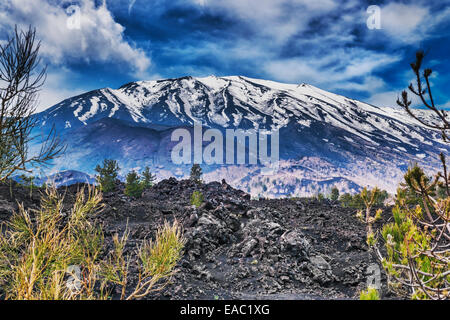 Der Ätna ist mit 3323 m Europas höchste und aktivste Vulkan, Sizilien, Italien, Europa Stockfoto