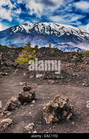 Der Ätna ist mit 3323 m Europas höchste und aktivste Vulkan, Sizilien, Italien, Europa Stockfoto