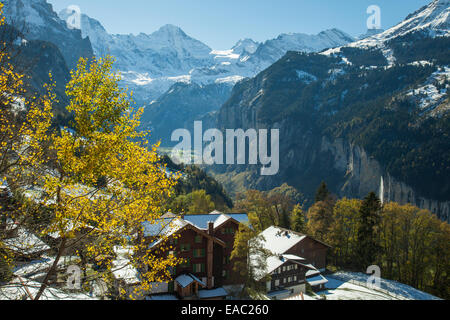 Lauterbrunnental gesehen von Wengen, Kanton Bern, Schweiz. Stockfoto