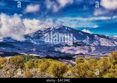 Der Ätna ist mit 3323 m Europas höchste und aktivste Vulkan, Sizilien, Italien, Europa Stockfoto