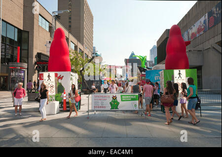 Eingang zum Just for Laughs Festival Website auf Rue Ste-Catherine, Montreal, Québec, Kanada. Stockfoto