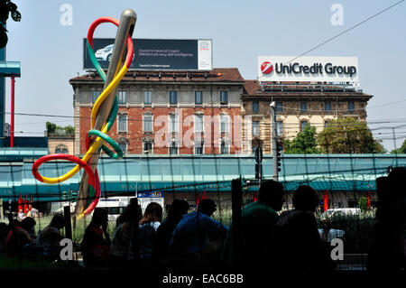 Italien, Lombardei, Mailand, Piazza Cadorna Square, Vor e Filo Skulptur von Claes Oldenburg und Coosje Van Bruggen Stockfoto