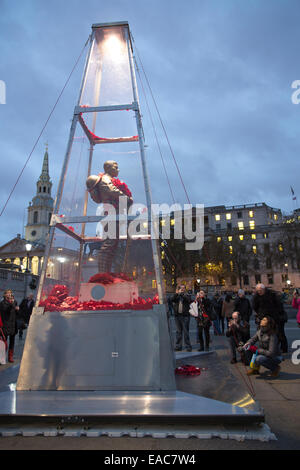 Jeder Mann erinnerte dachte Skulptur derzeit basierte Trafalgar Square, denn gehen auf einen vier-Jahres-Tour von Großbritannien Stockfoto