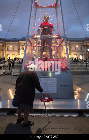 Jeder Mann erinnerte dachte Skulptur derzeit basierte Trafalgar Square, denn gehen auf einen vier-Jahres-Tour von Großbritannien Stockfoto