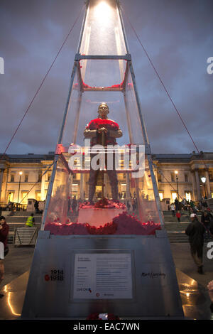 Jeder Mann erinnerte dachte Skulptur derzeit basierte Trafalgar Square, denn gehen auf einen vier-Jahres-Tour von Großbritannien Stockfoto