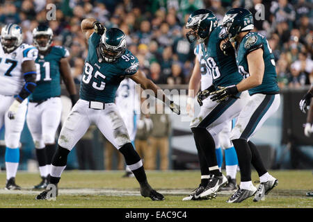 10. November 2014: Philadelphia Eagles innen Linebacker Mychal Kendricks (95) reagiert auf seinen Sack während der NFL-Spiel zwischen den Carolina Panthers und Philadelphia Eagles am Lincoln Financial Field in Philadelphia, Pennsylvania. Die Philadelphia Eagles gewann 45 21. Stockfoto