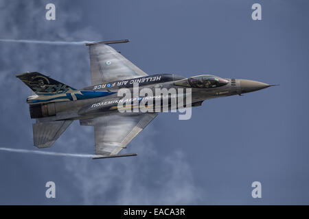 F - 16C Block 52 + von der Hellenic Air Force Display Team "Zeus" Stockfoto