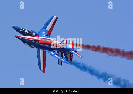 Alpha Jet der Patrouille De France Display Team im Flug Stockfoto