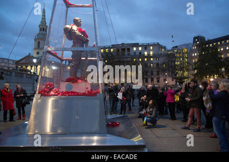 Jeder Mann erinnerte dachte Skulptur derzeit basierte Trafalgar Square, denn gehen auf einen vier-Jahres-Tour von Großbritannien Stockfoto