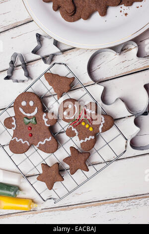 Herstellung von Lebkuchen Weihnachtsplätzchen Stockfoto