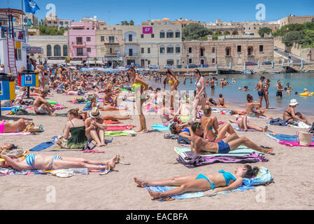 Malta. St Georges bay Beach in der Nähe von Paceville Stockfoto