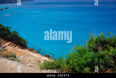 Porto Katsiki (Πόρτο Κατσίκι "Ziege Hafen") auf der Ionischen Insel Lefkada ist ein Strand. Stockfoto