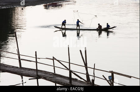 Lokalen Fischern am Mekong bei Luang Prabang, Laos, Südostasien, Asien Stockfoto