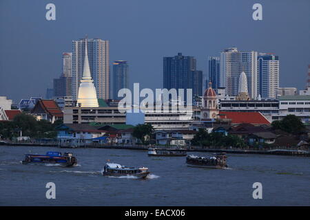 Chao-Phraya-Fluss - Verkehr Bangkok - Thailand Stockfoto