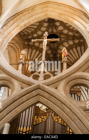 "Scissor Bogen / Bögen wurden 1338-48 Förderung Turm gebaut / Spire von Master mason William Joy in Wells Cathedral, Großbritannien. Stockfoto