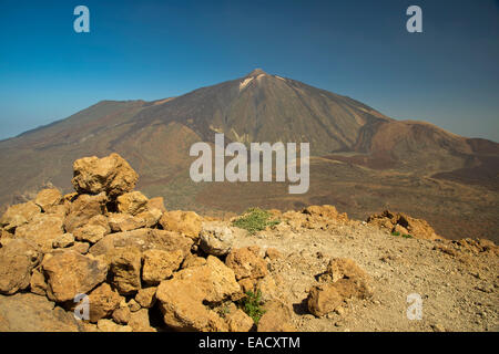 Blick vom Mt Alto de Guajara, 2717m, Mt Pico de Teide, 3718m, Teneriffa, Kanarische Inseln, Spanien Stockfoto
