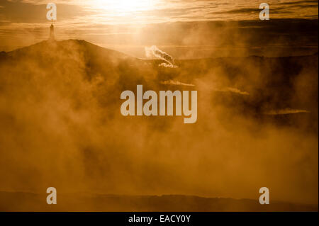 Leuchtturm, gesehen aus dem Hochtemperatur-geothermische Gunnuhver, Frachtlade- oder südlichen Halbinsel Reykjanes Halbinsel Stockfoto
