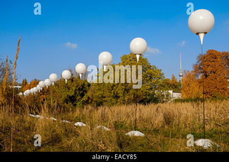 LICHTGRENZE, Installation der 25. Jahrestag des Falls der Berliner Mauer, Berlin, Deutschland Stockfoto