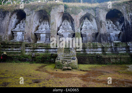 Rock-Schreine im Gunung Kawi Quelle Tempel, Bali, Indonesien Stockfoto