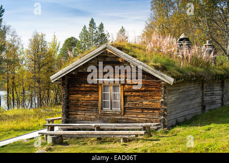 Alten Holzhütte mit einem Grasdach, Gutulisetra, Gutulia Nationalpark, mit, Hedmark, Norwegen Stockfoto