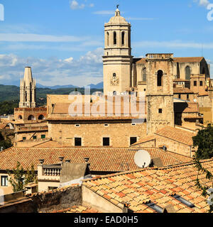 Blick auf die Kathedrale von Girona aus Stadt Wände Spanien Stockfoto