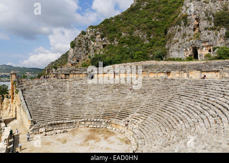 Römische Theater, Nekropole oder Stadt der Toten, antiken lykischen Felsengräber auf Rückseite, Myra, Demre, Lykien, Provinz Antalya Stockfoto