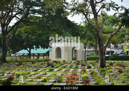 Kanchanaburi-Soldatenfriedhof (Don-Rak). Die Alliierten Soldatenfriedhof in Kanchanaburi Stadt hält die Gräber von fast 7.000 Commonwealth Stockfoto